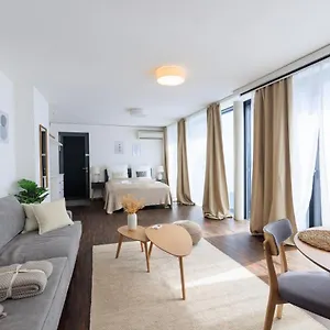 Global Living - Design I Rathausplatz I Beamer I Ac I Kitchen I Augsburg